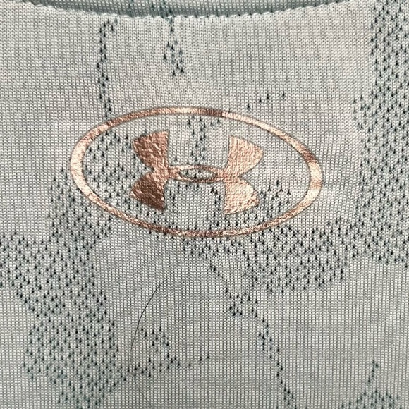 Under armour light blue v-Neck loose fit, heatgear shirt, size x-Small - Picture 5 of 6